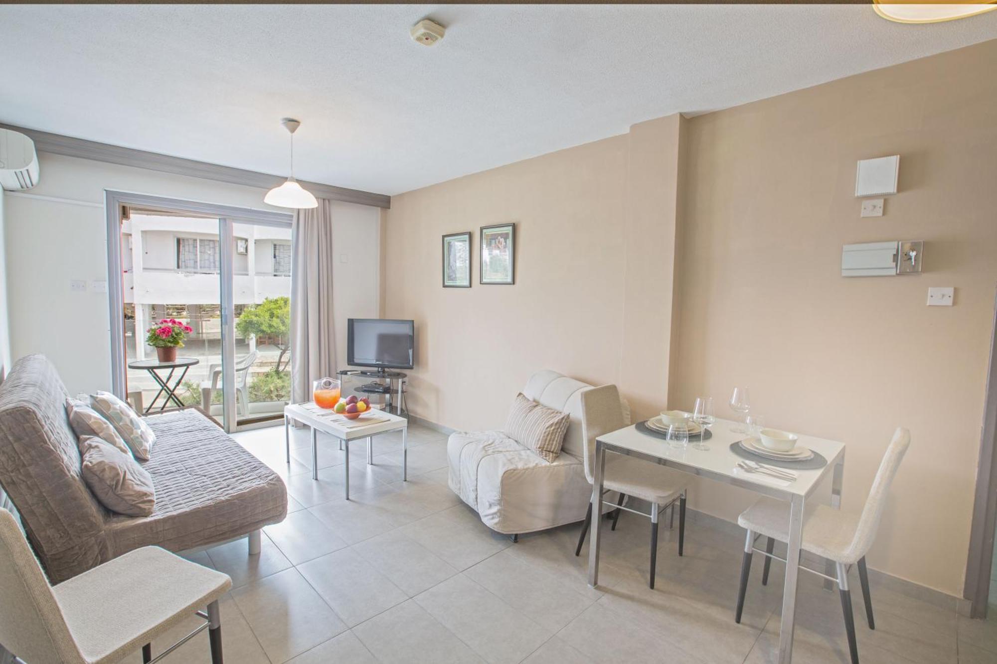 Helle Mit Balkon * Ayia Napa