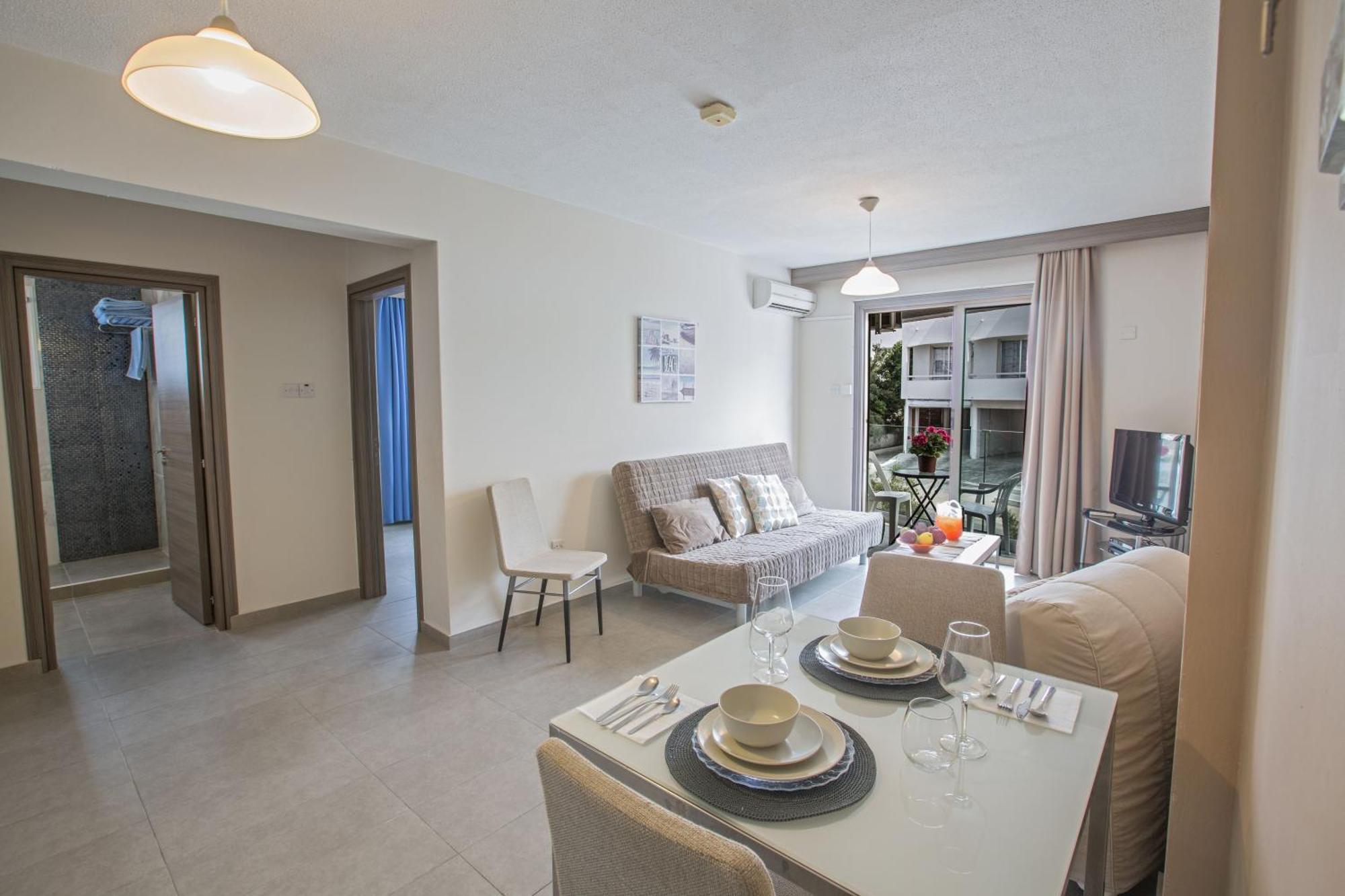 Helle Mit Balkon Apartment Ayia Napa