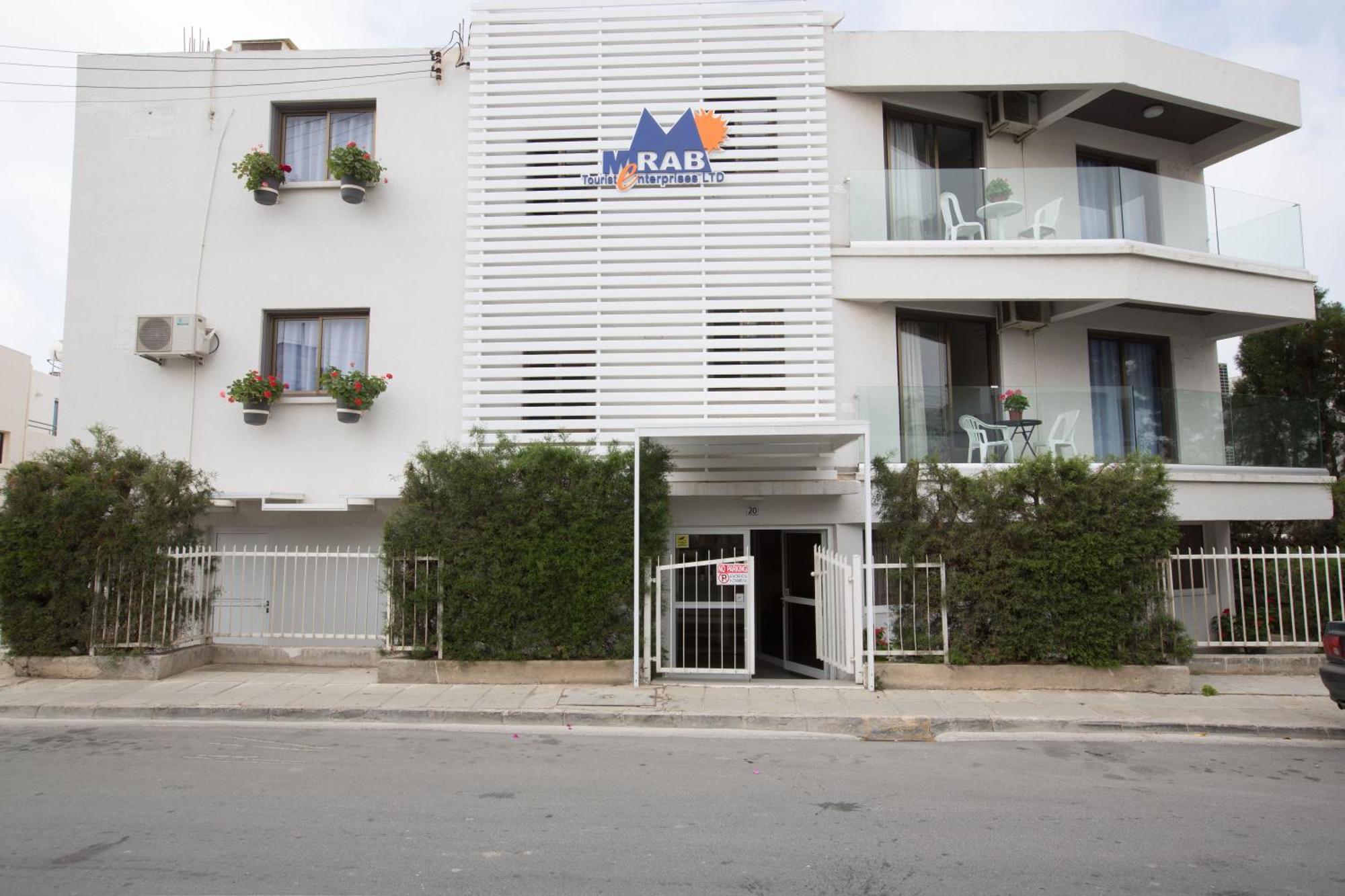Helle Mit Balkon Ayia Napa